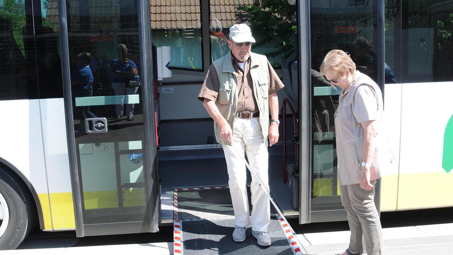 Senioren: Leichter in den Bus einsteigen