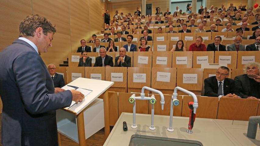 Für 108 Millionen Euro: Chemikum in Erlangen eingeweiht