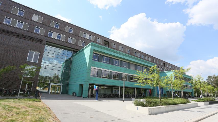 Für 108 Millionen Euro: Chemikum in Erlangen eingeweiht