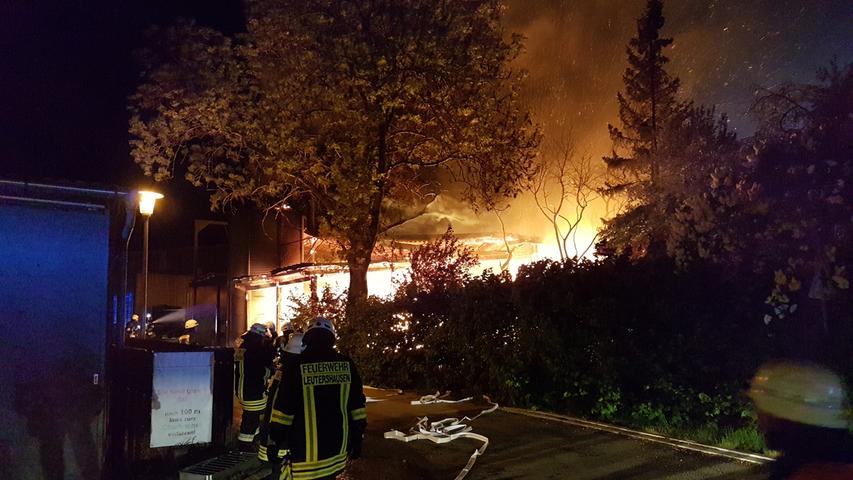 Halbe Million Euro Schaden: Zimmerei in Colmberg steht in Flammen
