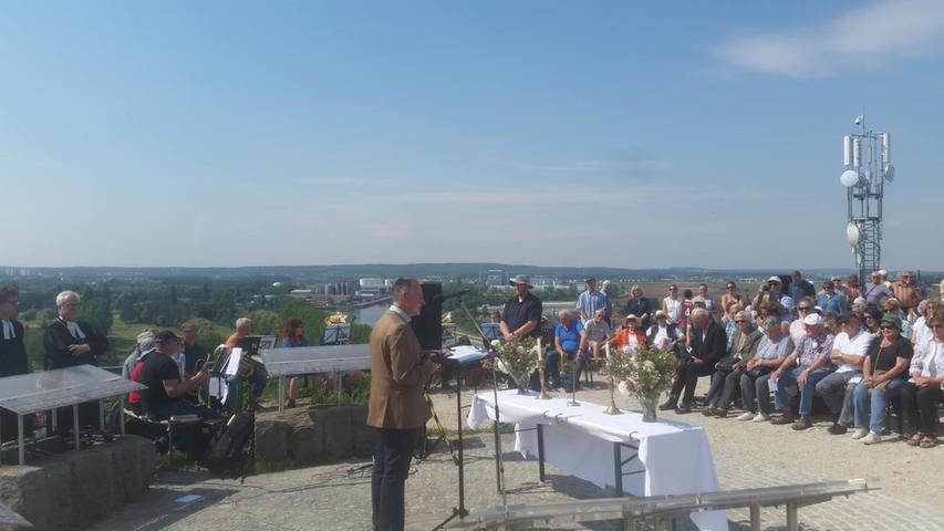 Hochgefühle an Himmelfahrt: Hunderte zieht's zum Gottesdienst auf den Solarberg  