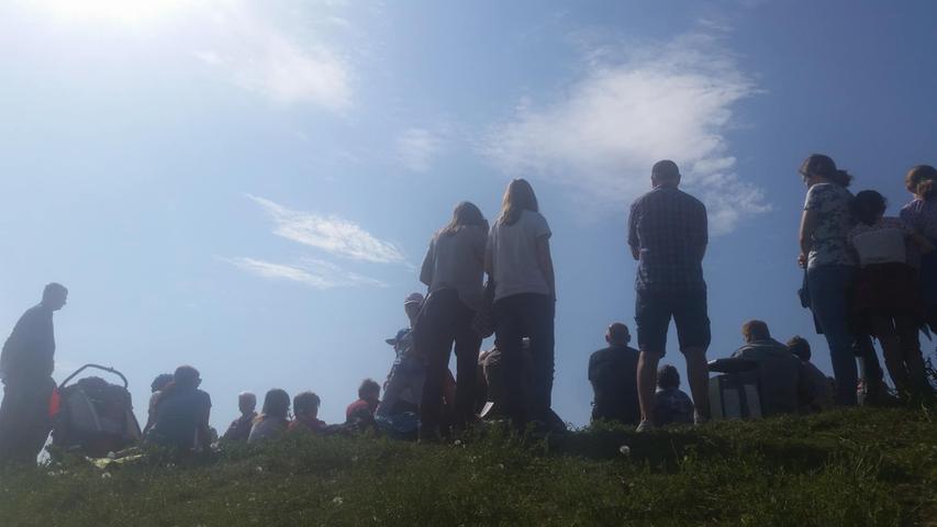 Hochgefühle an Himmelfahrt: Hunderte zieht's zum Gottesdienst auf den Solarberg  