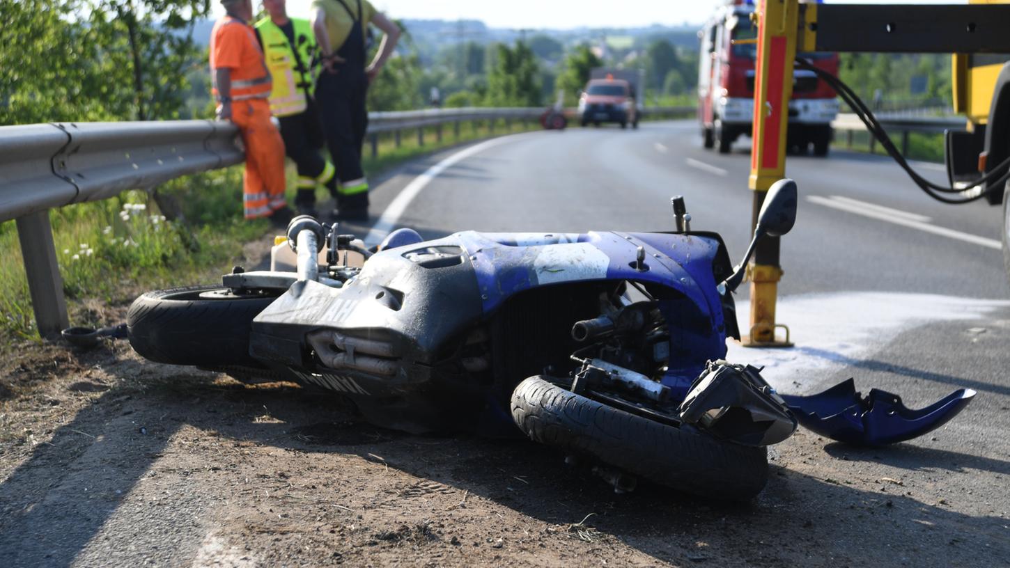 Motorradfahrer stirbt nach Unfall bei Postbauer-Heng
