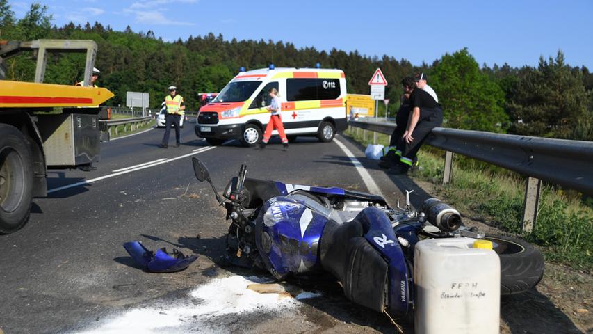 Motorradfahrer verunglückt tödlich bei Postbauer-Heng