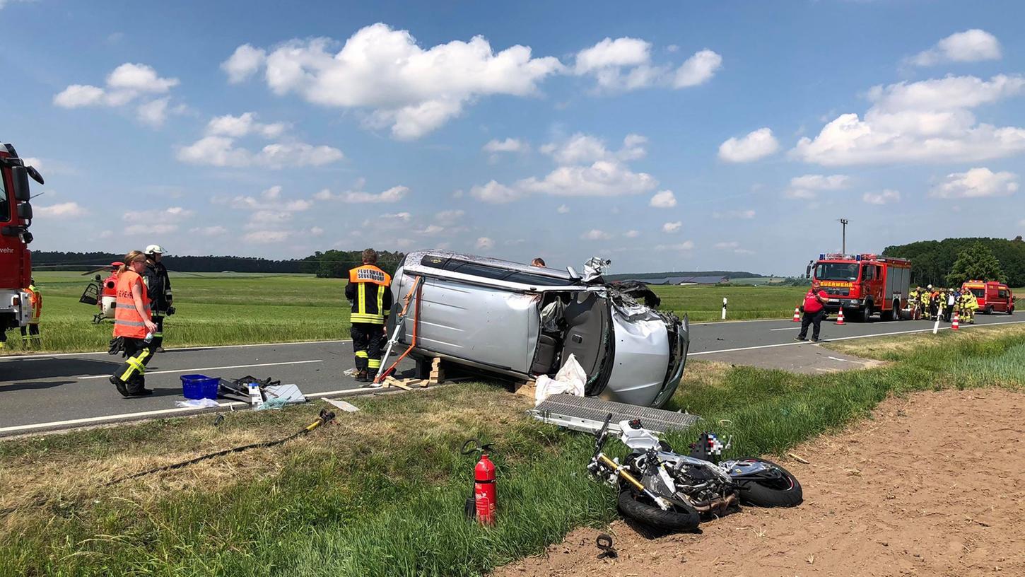 Bei einem Unfall bei Seukendorf kam ein Motorradfahrer ums Leben.