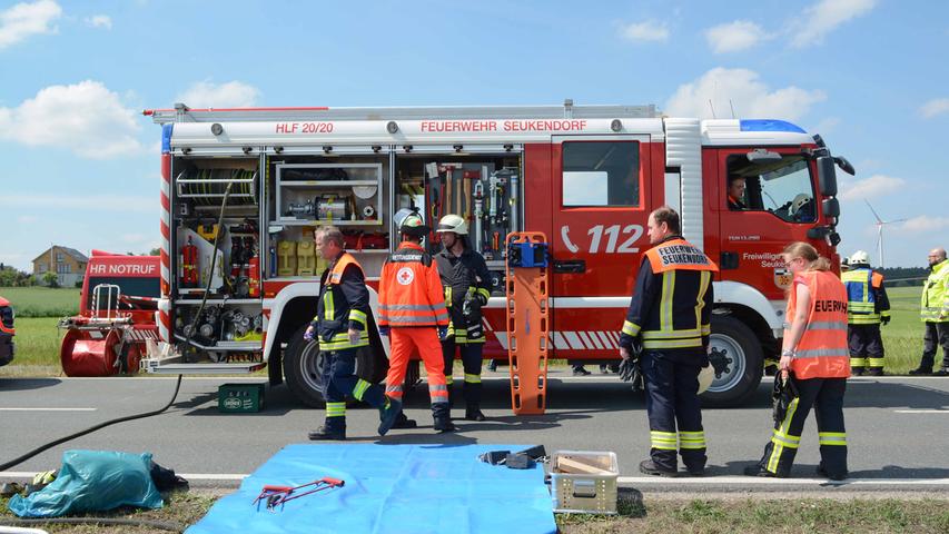 Nach Überholvorgang: Motorradfahrer stirbt bei Seukendorf 
