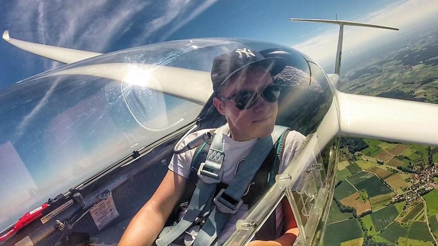 Junge Piloten lernen Überlandflug in Hetzles