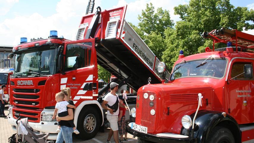 Teleskoplader und Drehleiter: Die Feuerwehr Hilpoltstein zeigte ihren Fuhrpark