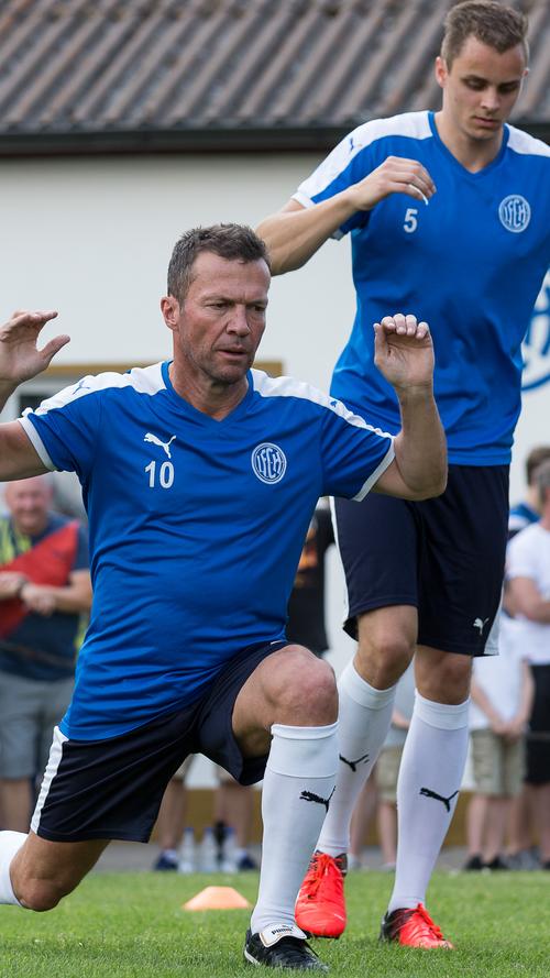 Weltmeisterlich! Lothar Matthäus läuft in der Bezirksliga auf
