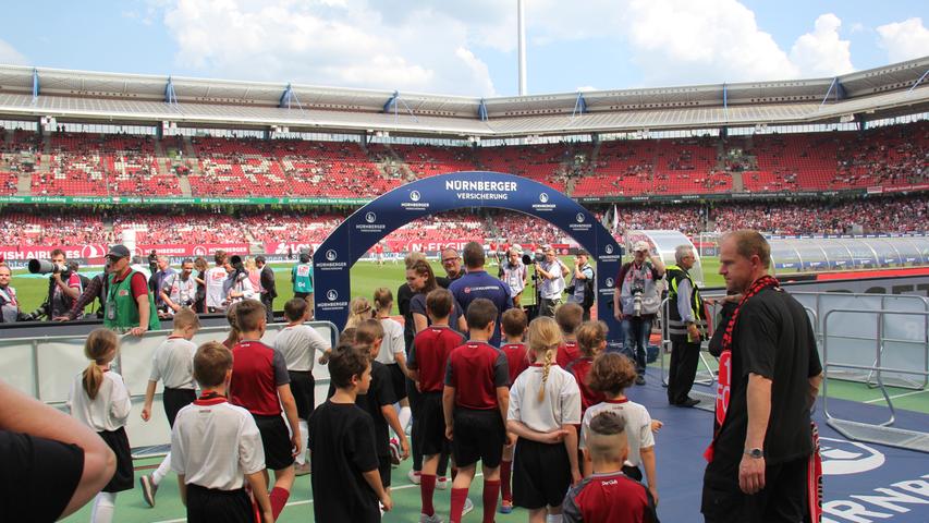 Bilder: So lief der Tag der Club-Einlaufkinder gegen Düsseldorf