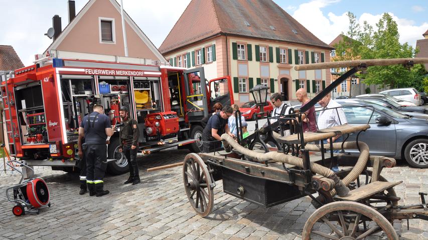 Vergangenheit und Gegenwart: Die Freiwillige Feuerwehr Merkendorf präsentierte sich mit historischem und modernem Gerät im Rahmen des Merkendorfer Museumsfests.
