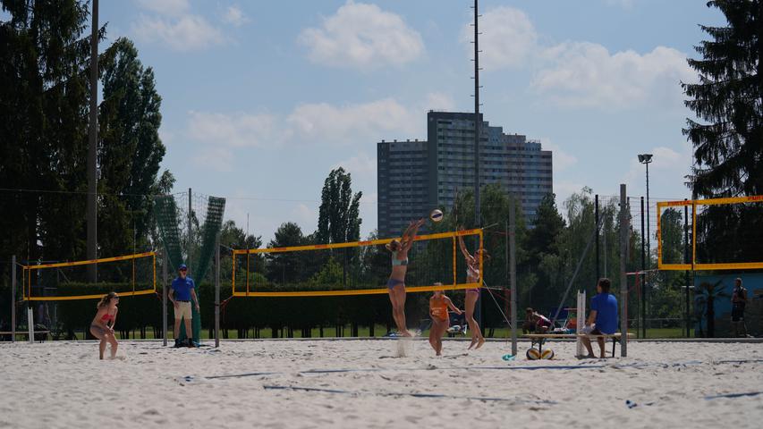 Beach-Asse im Sand beim Masters in Erlangen