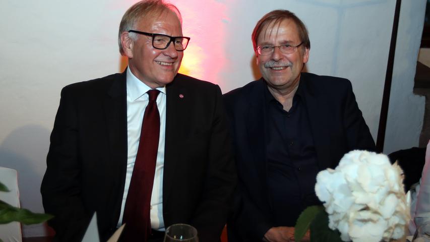 Auch Rainer Koch (rechts), Präsident des Bayerischen Fußball-Verbands, ist mit von der Partie.