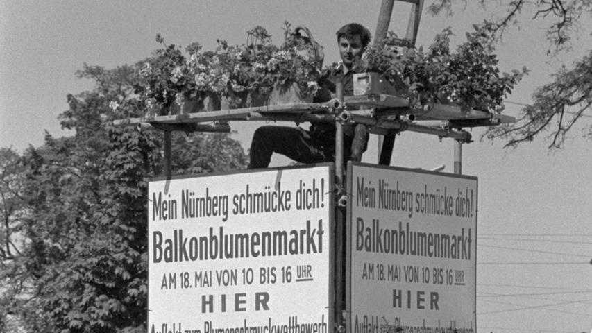 Auftakt zum Blumenschmuckwettbewerb 1968: dieser Turm wirbt für den „Balkonblumenmarkt“, der am 18. Mai vor dem Künstlerhaus abgehalten wird. Hier geht es zum Kalenderblatt vom 15. Mai 1968: 15. Mai 1968: Eine Stadt im Blumenkleid