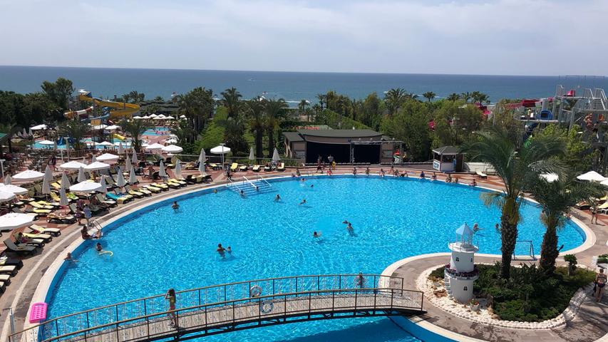 Das Hotel Sentido Turan Prince in Side wartet mit einer riesigen Pool- und Rutschenlandschaft auf.