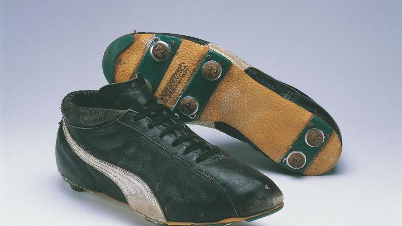 1966 sahen die Schuhe schon moderner aus. In diesen Stiefeln kickte der WM-Torschützenkönig ...