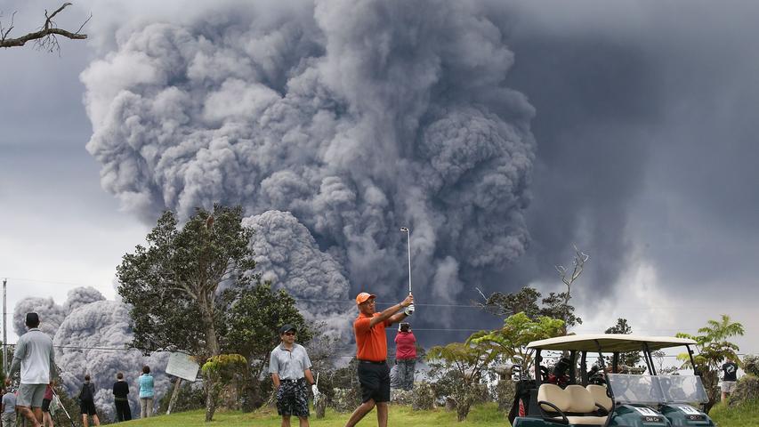 Sie spielen Golf und knipsen Selfies: Dreiste Vulkan-Touristen auf Hawaii