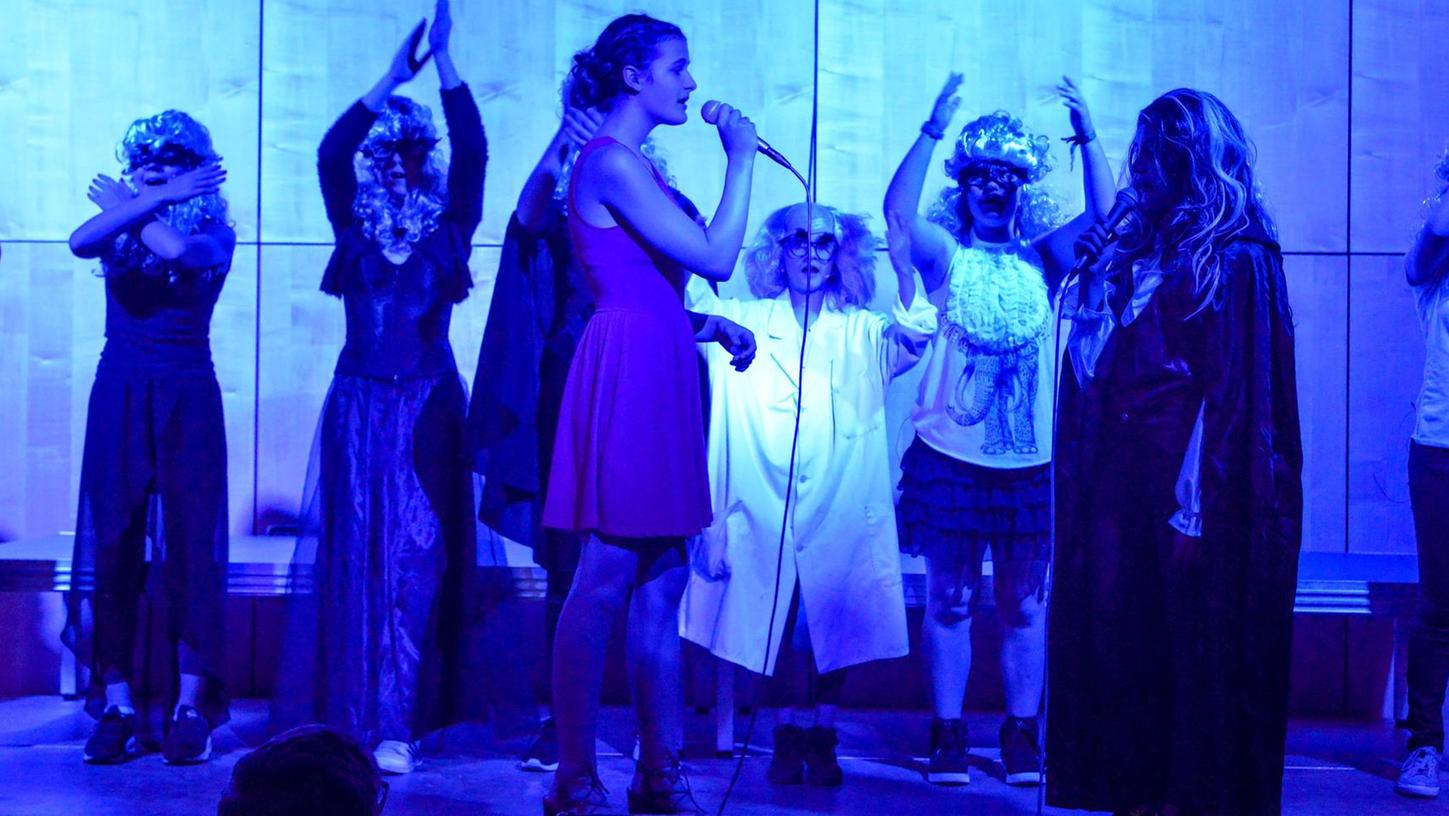 Realschule Hilpoltstein: Vampire tanzten beim Schulkonzertnwesen