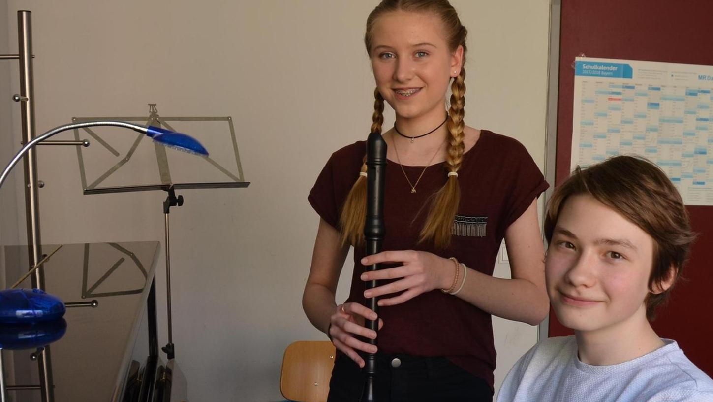 Jugend musiziert: Britta spielt zwei Flöten gleichzeitig