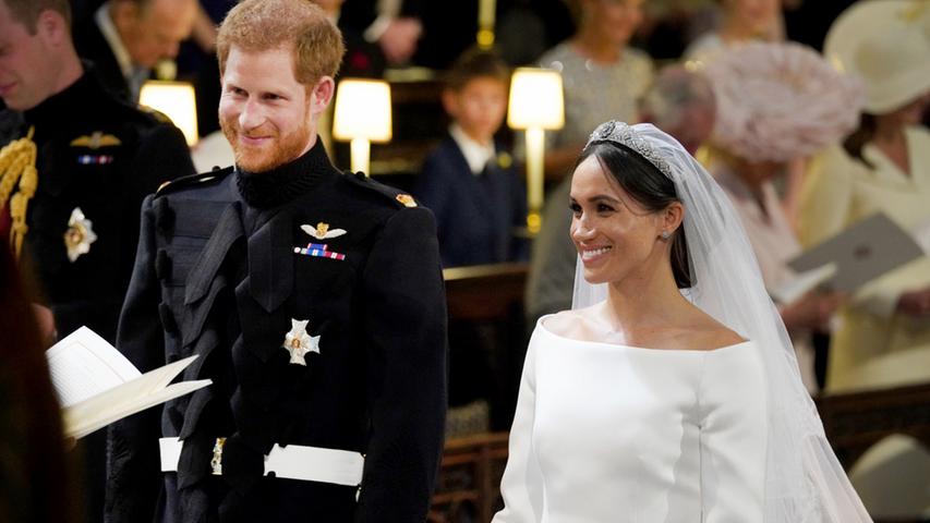 Prinz Harry heiratet im Mai 2018 die Bürgerliche Meghan Markle, die für Harry ihre Karriere als Schauspielerin aufgeben muss. 