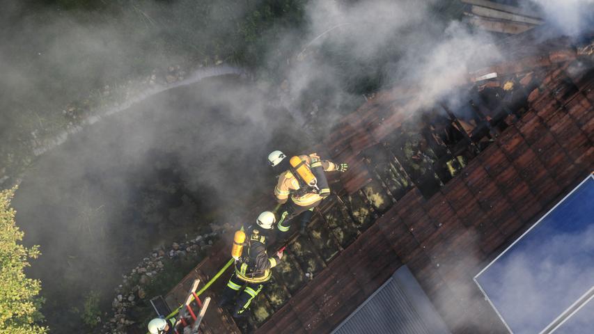 Dachstuhlbrand in Bamberg: Familie rettet sich ins Freie
