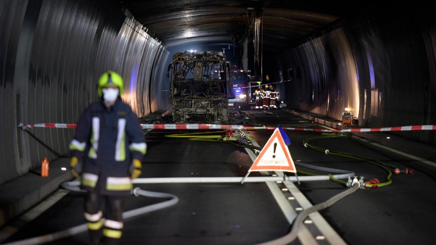 Reisebus aus Westheim geriet in Tunnel in Brand