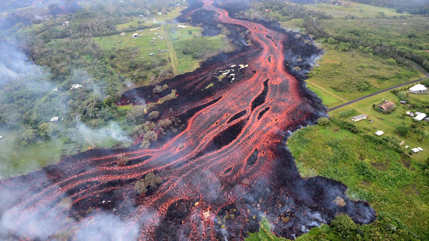 Bilder, die man sonst nur aus Filmen kennt: Die Lava des Vulkans Kilauea bahnt sich ihren Weg.
