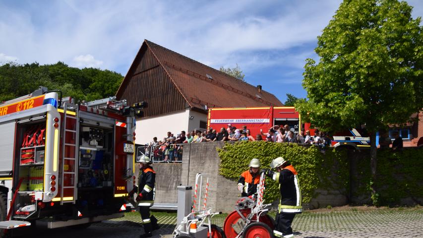 Kinderschminken und Löscheinlagen beim Feuerwehrfest Gößweinstein