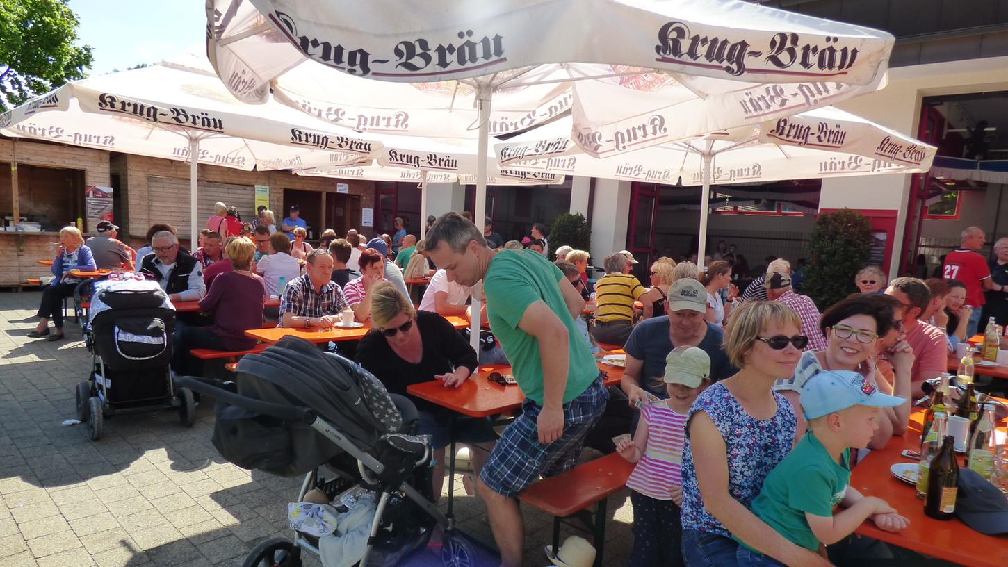 Die Besucher fühlten sich auf dem Feuerwehrfest in Gößweinstein sichtlich wohl.