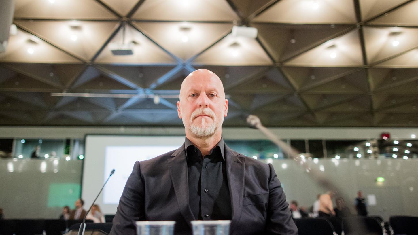 Rainer Schaller, Fitnessunternehmer und damaliger Inhaber der Loveparade-Veranstalterin Lopavent, sagte vor dem Landgericht Duisburg als Zeuge aus. Rainer Schaller, Fitnessunternehmer und damaliger Inhaber der Loveparade-Veranstalterin Lopavent, sagte vor dem Landgericht Duisburg als Zeuge aus.