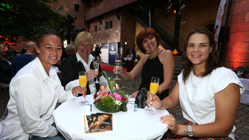 Tennis-Stars feiern bei der Players Night auf der Kaiserburg
