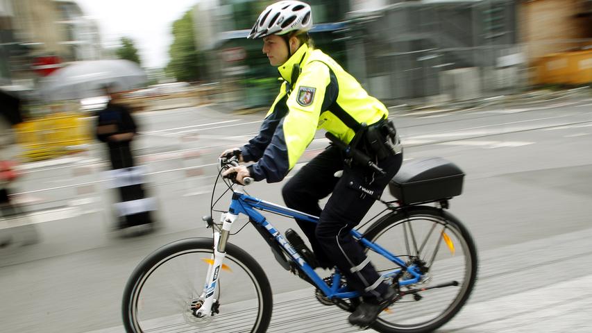 Seit den 1990er Jahren hat die Polizei wieder verstärkt Diensträder im Einsatz - in der modernen Variante als Mountainbikes für Fahrradstaffeln, die auch in Parks patrouillieren können.