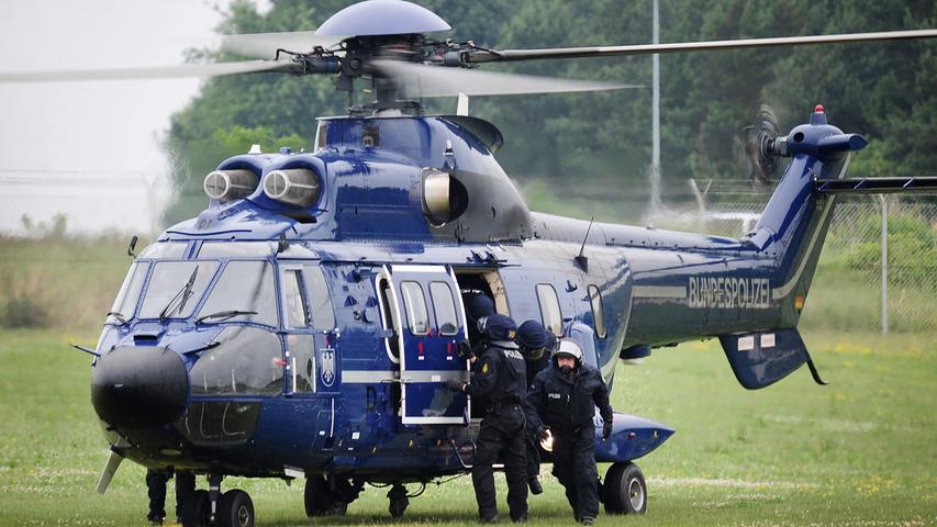 Die Bundespolizei setzt inzwischen fünf verschiedene Hubschraubertypen ein. Der größte von ihnen ist der Transport-Helikopter "Super Puma".