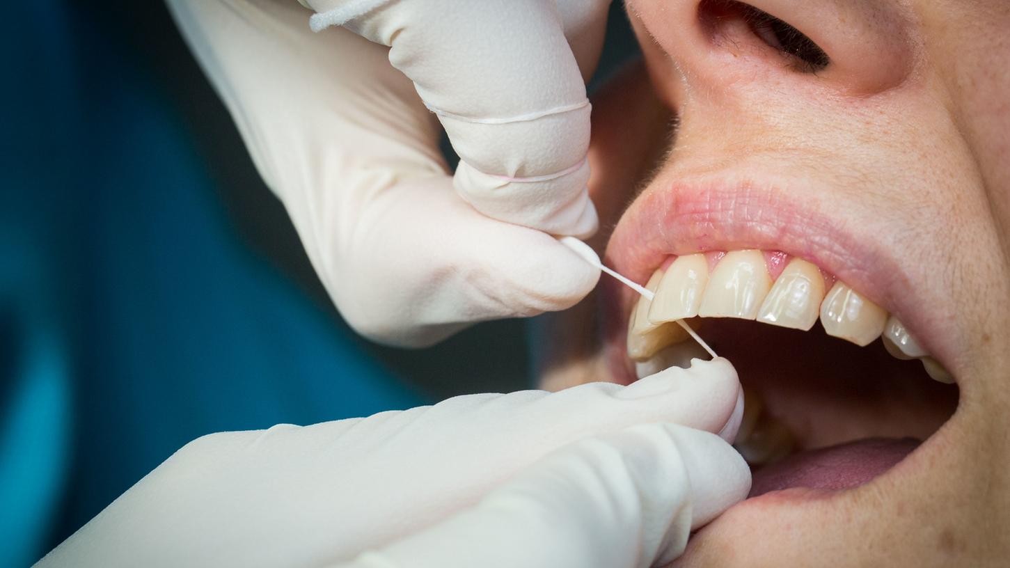 Jeder vierte in Bayern geht nicht zum Zahnarzt. Grund dafür kann eine Dentalphobie sein - also die Angst vor dem Zahnarztbesuch.