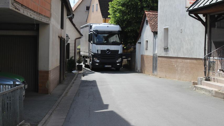 Verzwickte Situation: Schwerlastverkehr hinterlässt Schäden und Ärger in Egloffstein