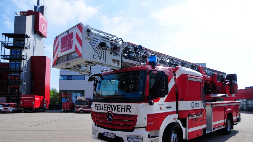 Neue Drehleiter hilft Feuerwehr Nürnberg über Hindernisse hinweg