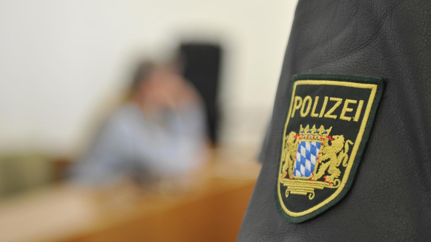 Löschschaum-Tortur: Feuerwehr-Ritual war Körperverletzung Löschschaum-Tortur: Feuerwehr-Ritual war Körperverletzung