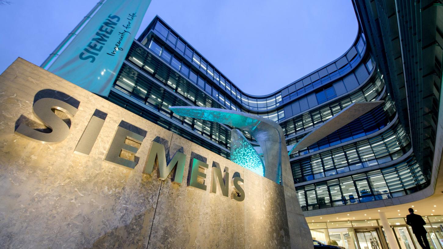 Siemens beteiligt sich am Aufbau der ersten großen Batteriezellen-Fabrik in Europa. Der Münchner Elektrokonzern will dem schwedischen Batteriebauer Northvolt die notwendige Automatisierungs- und Digitalisierungstechnik liefern und 10 Millionen Euro in die Fabrik investieren.