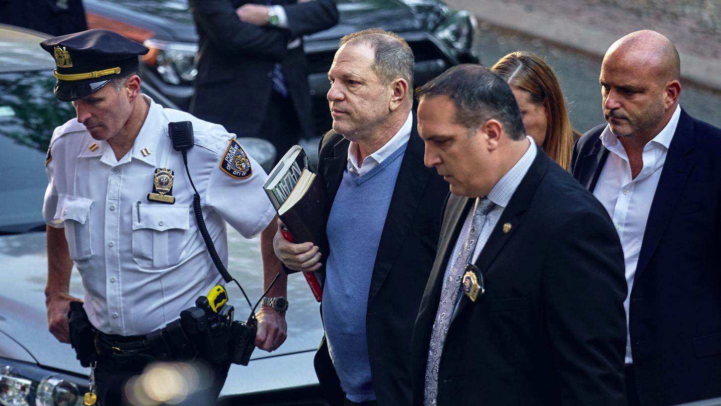 Weinstein stellt sich Polizei: Filmmogul wurde angeklagt