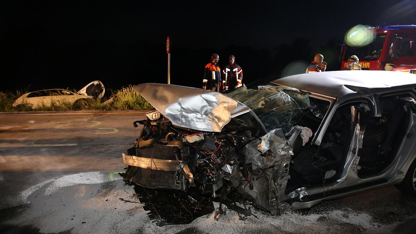 Unfall bei Igensdorf: Autofahrerin gerät in Gegenverkehr