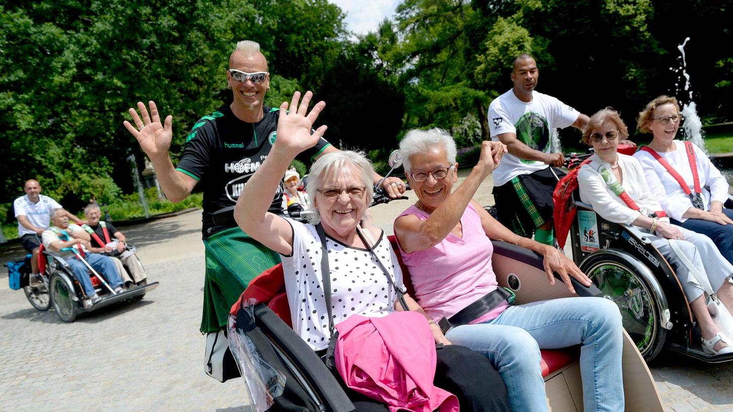 Fahrten für Senioren: Mit der E-Rikscha ins Vergnügen