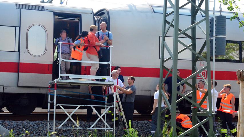 Zwischen Baiersdorf und Bubenreuth: Rund 300 Fahrgäste aus ICE evakuiert