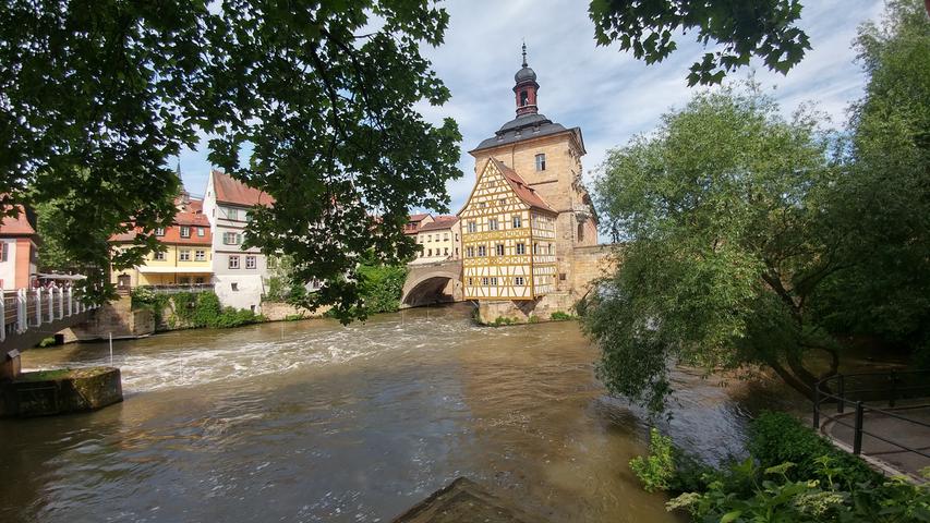Romantik in Bamberg: "grüner" Blick aufs alte Rathaus.