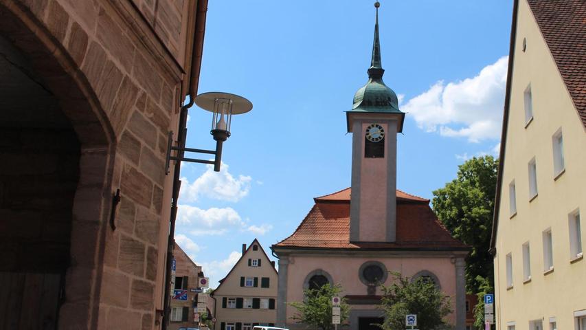 Die Franzosenkirche in Boxlohe errichteten die Glaubensflüchtlinge aus Steinen der Burgruine Kammerstein. "Innerhalb von nur sechs Wochen wurde sie erbaut, das war schon eine Leistung", sagt der 77-Jährige.