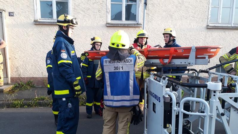 Übung von Feuerwehr und THW Ortsverband Neustadt/Aisch  
