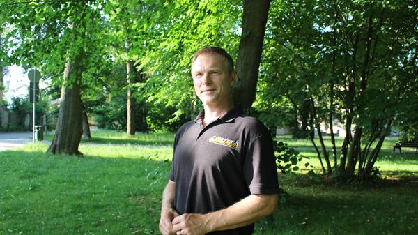 Bellende Hunde, schreiende Babys, quakende Enten: Christian Lugert von der Hundeschule "Dog Ranch" in Schwabach trainiert Hunde. "Sie sollen auf alle Alltagssituationen vorbereitet sein", sagt er.