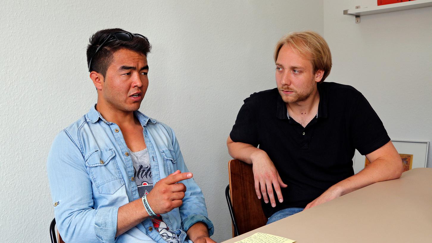 Asef N. mit seinem Anwalt Michael Brenner. Ende September beginnt der Prozess gegen den jungen Afghanen.