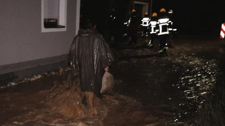 Land unter in der Oberpfalz: Überflutungen nach Starkregen 