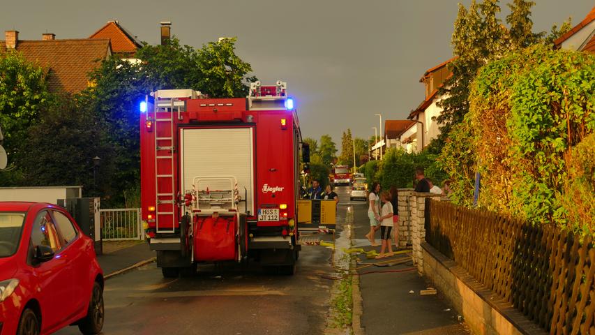 Starkregen im Landkreis Erlangen-Höchstadt: Vollgelaufene Keller in Adelsdorf