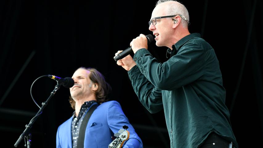Auf der Zeppelin Stage stand am Freitag eine echte Kultband: Bad Religion aus Kalifornien. Sänger Greg Graffin (links) und Bassist Jay Bentley sorgten für einen guten Start in den Freitag.